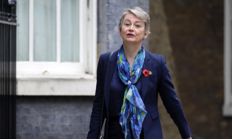 Ивет Купър: Русия и Иран се опитват да „овладеят световната икономика“